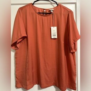 Burnt Orange blouse. Size XXL. Key hole opening in back.